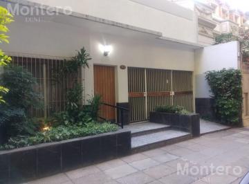 Casa · 218m² · 4 Ambientes · 1 Cochera · Venta de Casa en Nuñez de 3 Ambientes y Dependencia con Jardin con Parrilla y Cochera