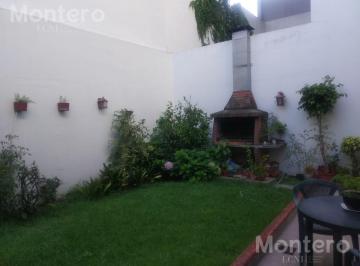 Casa · 218m² · 4 Ambientes · 1 Cochera · Venta de Casa en Nuñez de 3 Ambientes y Dependencia con Jardin con Parrilla y Cochera