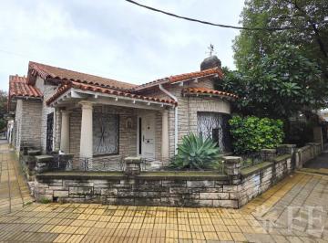Casa · 180m² · 4 Ambientes · Venta Casa 4 Ambientes con Terraza y Parrilla en Quilmes