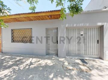 Casa · 80m² · 4 Ambientes · 1 Cochera · Venta Casa 4 Ambientes C/ Parrila y Terraza en Parque Cha