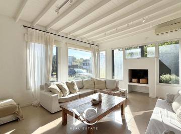 Casa · 135m² · 4 Ambientes · Casa en Venta en Costa Esmeralda