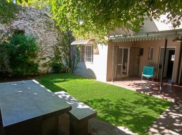 Casa · 124m² · 3 Ambientes · 1 Cochera · Venta de Casa 3 Ambientes con Patio y Cochera en Lujan Centro