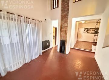 Casa · 110m² · 3 Ambientes · 2 Cocheras · Casa de Tres Ambientes en Venta, en Moron Sur
