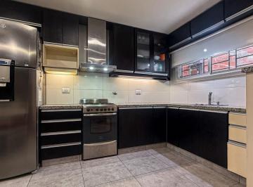 Casa · 193m² · 4 Ambientes · 2 Cocheras · Casa de 4 Ambientes en Venta Mar del Plata Patio Jardin Garage