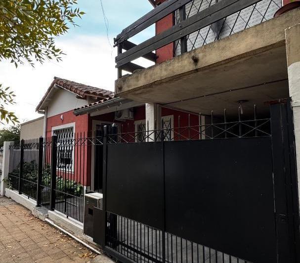 Casa · 121m² · 4 Ambientes · 1 Cochera