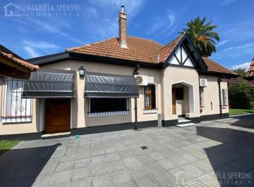 Casa · 290m² · 4 Ambientes · 3 Cocheras · Chalet 4 Ambientes Venta Temperley