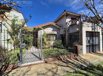 Casa · 160m² · 4 Ambientes · 1 Cochera · Casa 4 Ambientes Venta Banfield