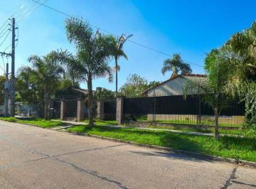 Casa · 235m² · 4 Ambientes · 1 Cochera · Casa en Venta en Luis Guillón, Amplio Terreno