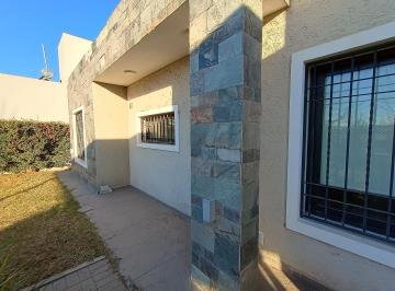 Casa · 216m² · 4 Ambientes · Casa en Venta 3 Dorm. Bª La Pampeana Apto Credito