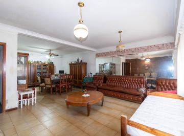 Casa · 197m² · 5 Ambientes · 1 Cochera · Casa en Venta Tres Dorm. Barrio Belgrano