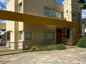 Casa · 204m² · 5 Ambientes · Casa 5 Ambientes Country Las Cañuelas
