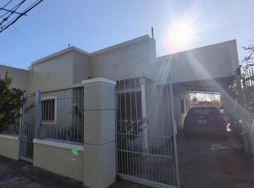 Casa · 125m² · 3 Ambientes · 1 Cochera · Casa en Venta en Barrio Zapiola