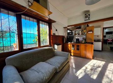 Casa · 95m² · 3 Ambientes · 3 Cocheras · Venta Casa 3 Ambientes con Garaje y Parque, Barrio Aeroparque