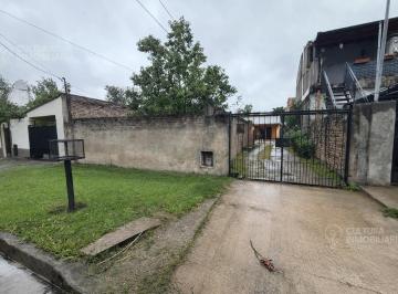 Casa · 90m² · 3 Ambientes · 2 Cocheras · Casa y Lote 366 m² - Frente Libre Listo Para Construir 2da Vivienda - Castelar Sur