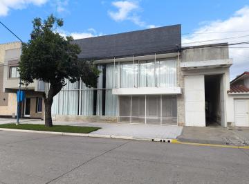 Edificio · 1300m² · 1 Cochera · Edificio Comercial en San Jerónimo Norte