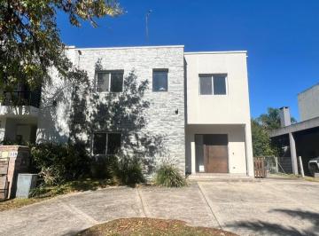 Casa · 135m² · 5 Ambientes · 2 Cocheras · Casa en Los Olivares