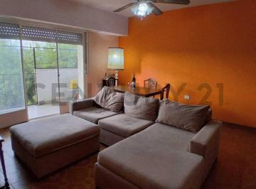 Departamento · 65m² · 3 Ambientes · Venta Departamento 3 Ambientes con Balcón Corrido y Excelente Conectividad en Pompeya