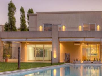 Casa · 249m² · 5 Ambientes · Casa en Venta Ubicado en Albanueva, Rincón de Milberg, Tigre