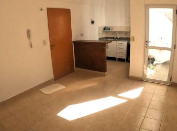 PH de 2 ambientes, Villa Santa Rita · PH en Alquiler: 2 Ambientes + Balcón en Villa del Parque Listo Para Habitar
