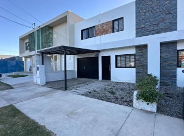 PH · 165m² · 5 Ambientes · 1 Cochera · Duplex en Venta de 3 Dorm., Jardines del Olmo. Apto Credito!