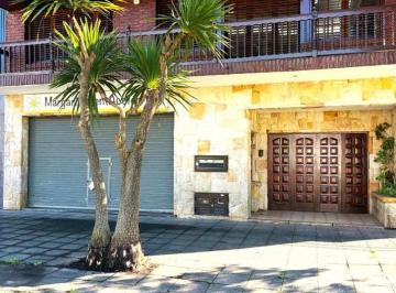 Casa · 290m² · 4 Ambientes · 2 Cocheras · ¡Excelente Oportunidad de Inversion y Vivienda!