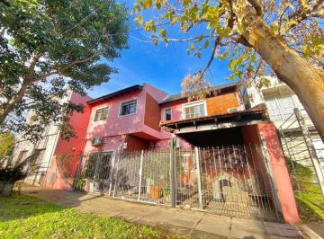 Casa · 185m² · 8 Ambientes · 1 Cochera · Casa de Dos Plantas en Venta | Haedo - Morón | con Cochera y Pileta