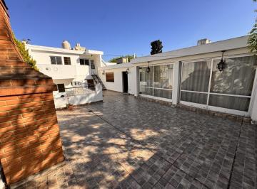 Casa · 207m² · 7 Ambientes · 1 Cochera · Venta Casa 6 Ambientes Terraza Parrilla en Flores Norte