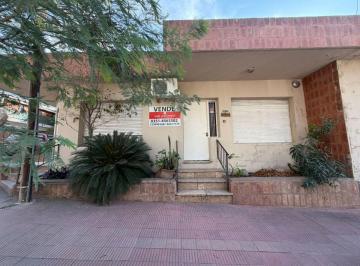 Casa de 8 ambientes, Córdoba · Barrio Crisol Excelente Ubicacion Frente Plaza