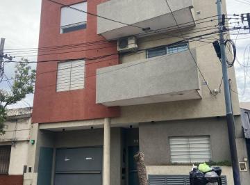 Departamento de 2 ambientes, Lanús · Depto de 2 Amb. Muy Amplio y Luminoso con Terraza Propia