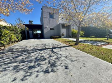 Casa · 185m² · 5 Ambientes · 1 Cochera · Casa en Alquiler en Los Alisos, Nordelta, Tigre