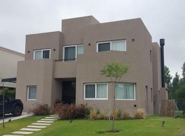 Casa · 233m² · 6 Ambientes · 2 Cocheras · Casa en Alquiler en Castaños, Nordelta, Tigre