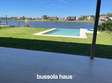 Casa · 215m² · 3 Dormitorios · 2 Cocheras · Casa 3 Dorm. Al Lago en Santa Ana, Villanueva
