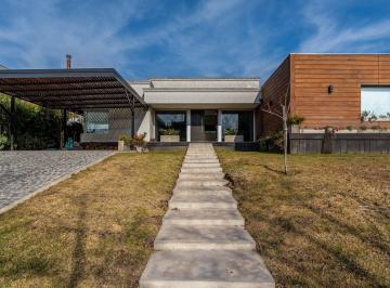 Casa · 215m² · 4 Ambientes · 2 Cocheras · Casa en Venta en El Cazal, Escobar, G. B. a. Zona Norte
