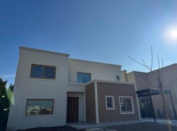 Casa · 180m² · 4 Ambientes · 1 Cochera · Casa en Venta en Santa Ana, Villanueva, Tigre