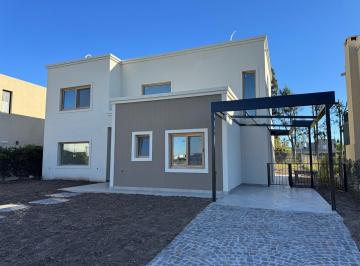 Casa · 180m² · 4 Ambientes · 1 Cochera · Casa en Venta en Santa Ana, Villanueva, Tigre