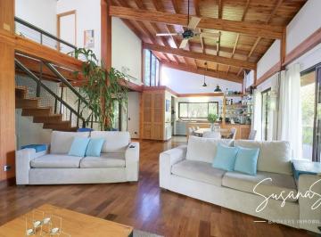 Casa · 252m² · 6 Ambientes · 2 Cocheras · Casa en Venta en Cube, Escobar, G. B. a. Zona Norte