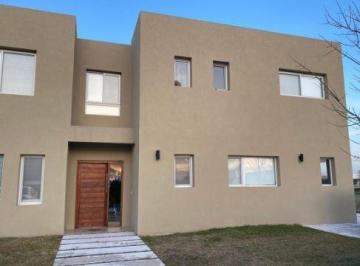 Casa · 232m² · 4 Ambientes · 1 Cochera · Casa en Venta en Acacias, Puertos, Escobar