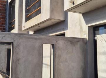 Casa · 68m² · 3 Ambientes · 1 Cochera · Duplex