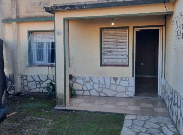 Casa de 3 ambientes, Lanús · Casa con Jardin y Fondo Libre en Lanus Este.