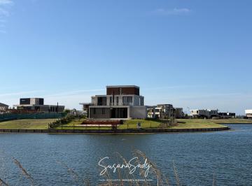 Casa · 346m² · 5 Ambientes · 1 Cochera · Casa en Venta en Los Puentes, Nordelta, Tigre