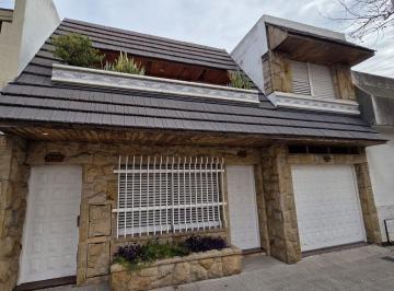 ANI-ANI-119_2 · Casa Para Dos Familias, 2 Dtos en Block 4 Amb