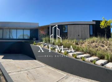 Casa · 225m² · 4 Ambientes · 2 Cocheras · Casa en Venta Costa Esmeralda