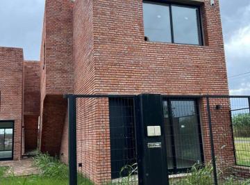 Casa · 102m² · 3 Ambientes · 1 Cochera · Casa en Venta Tipo Duplex Pueblo Esther a Estrenar
