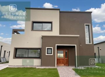 Casa · 221m² · 4 Ambientes · 2 Cocheras · Casa en San Pablo