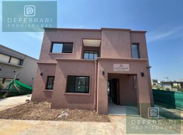Casa · 180m² · 5 Ambientes · 2 Cocheras · Casa en Santo Tomas