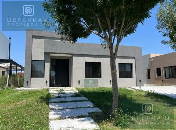 Casa · 150m² · 4 Ambientes · 2 Cocheras · Casa en Santo Tomas