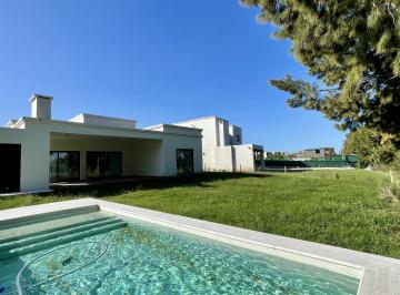 Casa · 175m² · 6 Ambientes · Casa en Venta en El Naudir - 6 Ambientes - Piscina