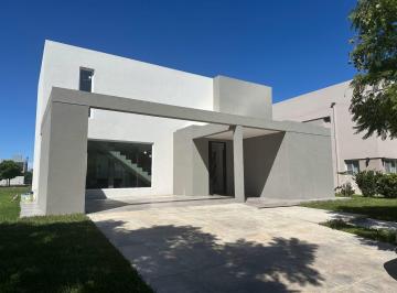 Casa · 178m² · 6 Ambientes · 2 Cocheras · Casa en Venta Puertos, Barrio Vistas