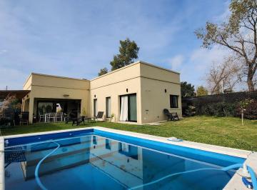 Casa · 110m² · 4 Ambientes · 2 Cocheras · Casa en Venta - con Piscina - Barrio Santa Emilia, Pilar del Este