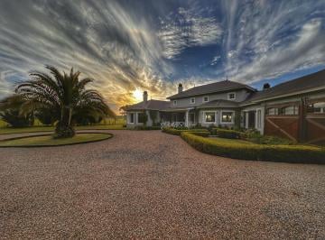 Casa · 343m² · 5 Ambientes · 2 Cocheras · Casa en Haras El Malacate